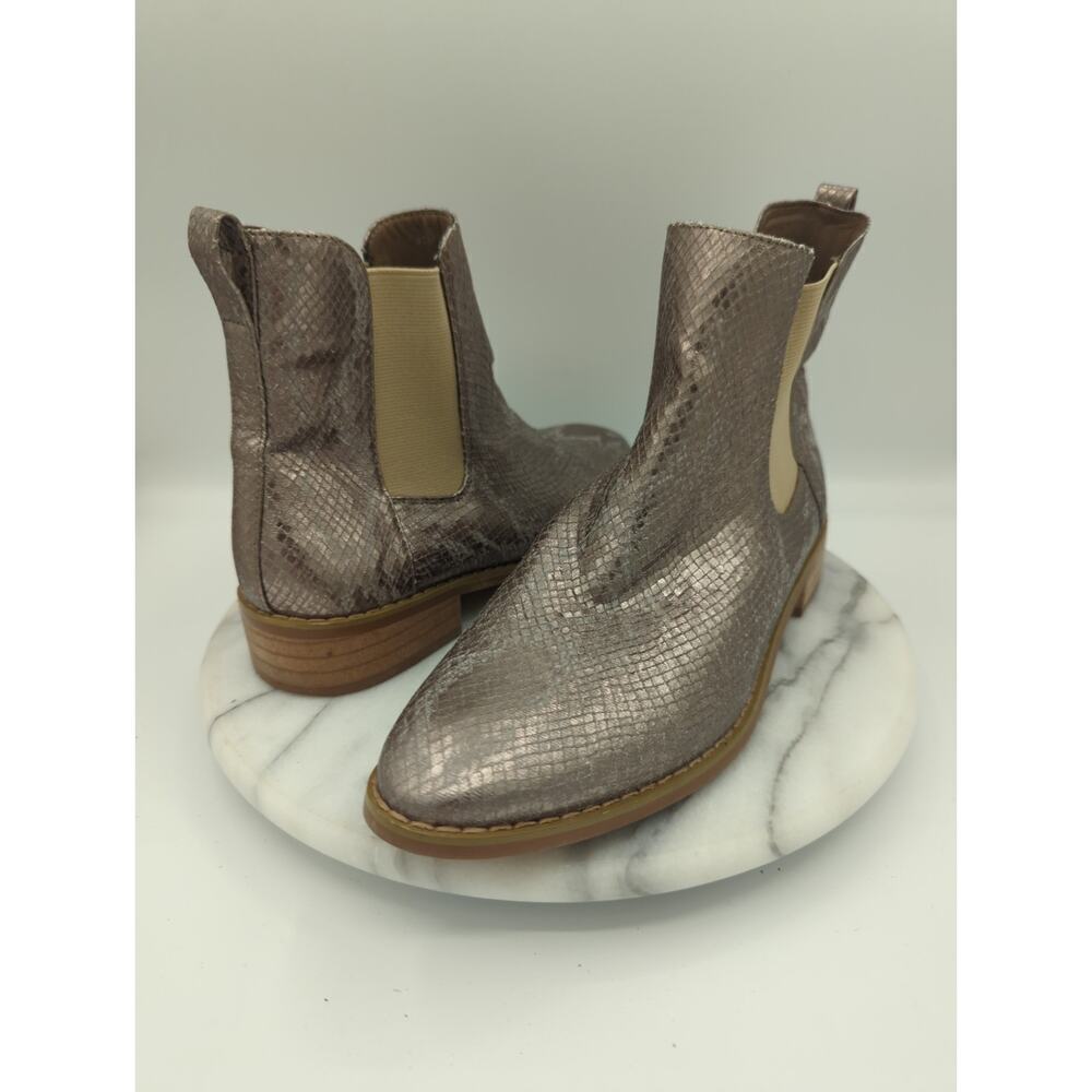 Vanessa Wu Booties Woman's 38/7.5 Silver‎ Metallic Snake Skin Shiny Boho